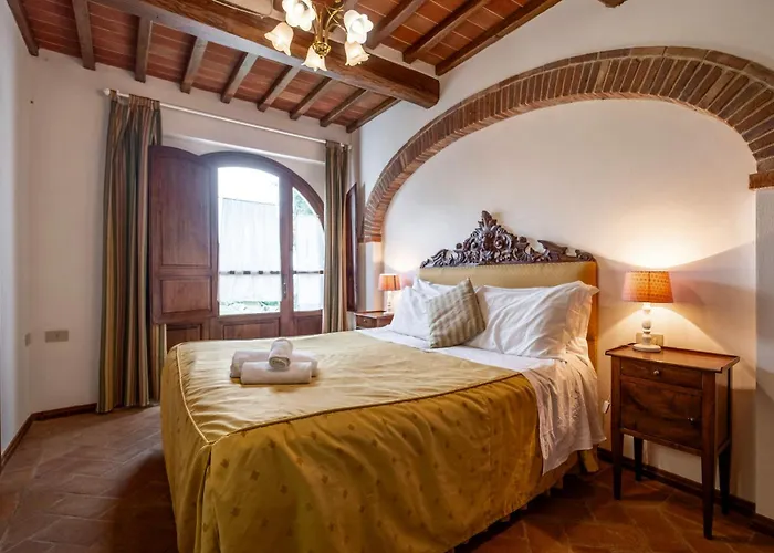 Ground-floor Flat With Pool Near Cortona Civitella in Val di Chiana